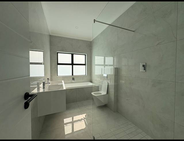 5 BEDROOM HOUSE FOR SALE IN SANDOWN